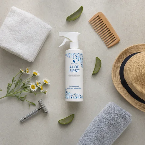 Aloe First și utilizările sale: prosop, pieptene, aparat de ras și pălărie de soare